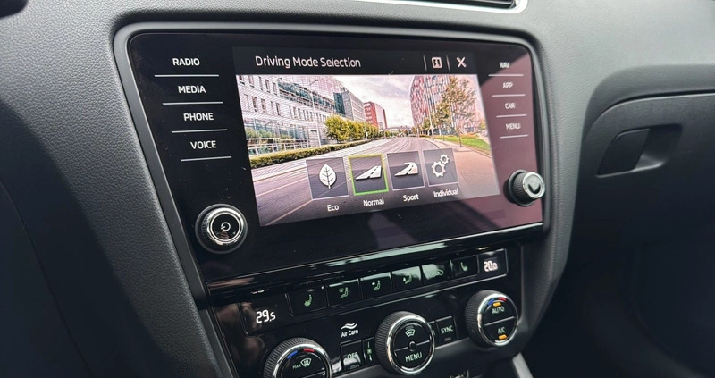 Skoda Octavia cena 72900 przebieg: 117269, rok produkcji 2019 z Łomianki małe 352